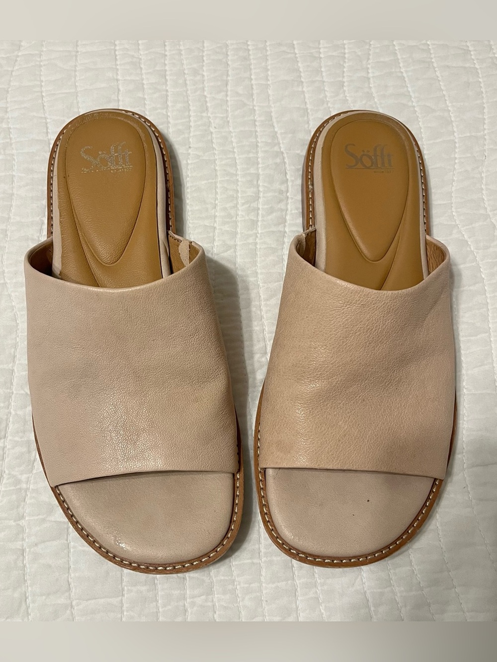 Sofft nude slides size 9